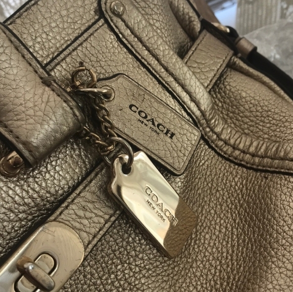 ⭐️SALE⭐️Coach Swagger - Metallic Gold - Picture 3 of 11